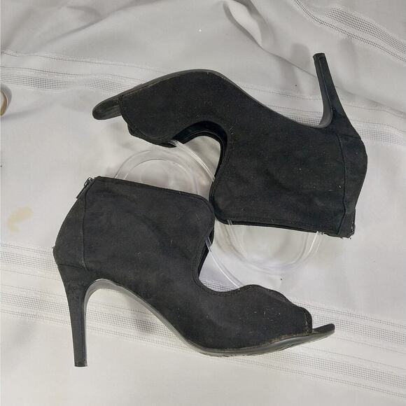 IMPO! BLACK VEGAN SUEDE LEATHER, BACK ZIP, "BUTTERFLY" FRONT HEELS, BOOTS! SZ 8M - Picture 5 of 9